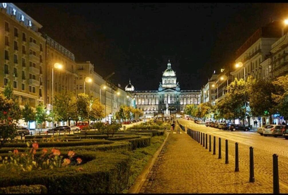 Romantic Apartment In The Center Of Praga Esterno foto